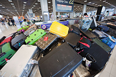 為什么都說下飛機后行李箱上的標簽最好留著？行李托運的這些小細節很重要