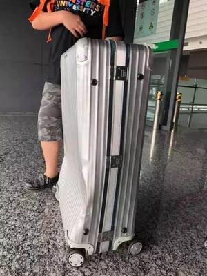 機場托運之痛 8000元行李箱被摔壞背后的黑歷史與反思
